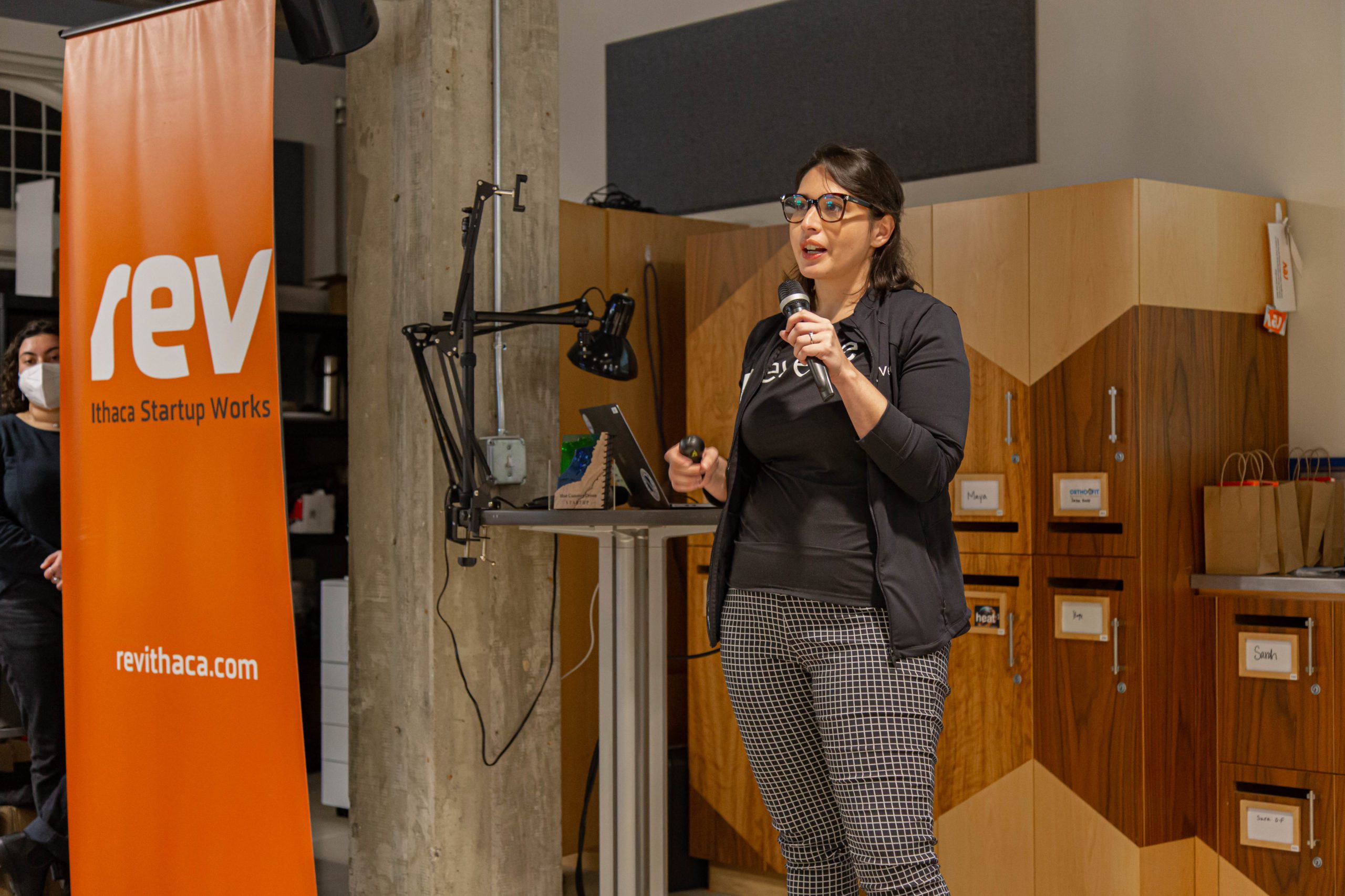 Linda Alvarez of Levelle Nutrition pitches at Networking@Rev: Most Customer-Driven Startup Awards